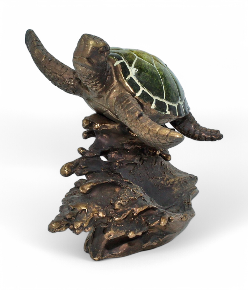 Figurine Tortue Couchée Sur Corail