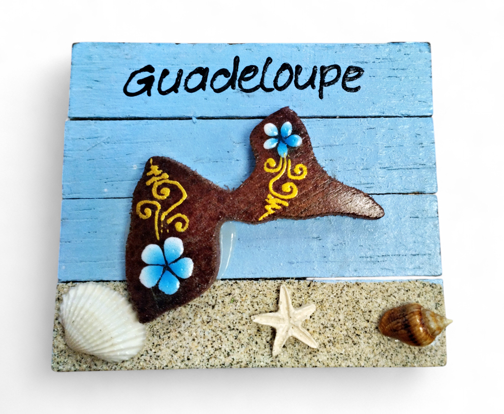 Magnet bois carte et coquillage sur sable