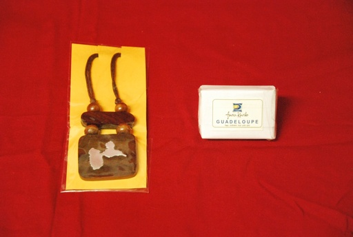 [26018] Collier Carre Carte Sono